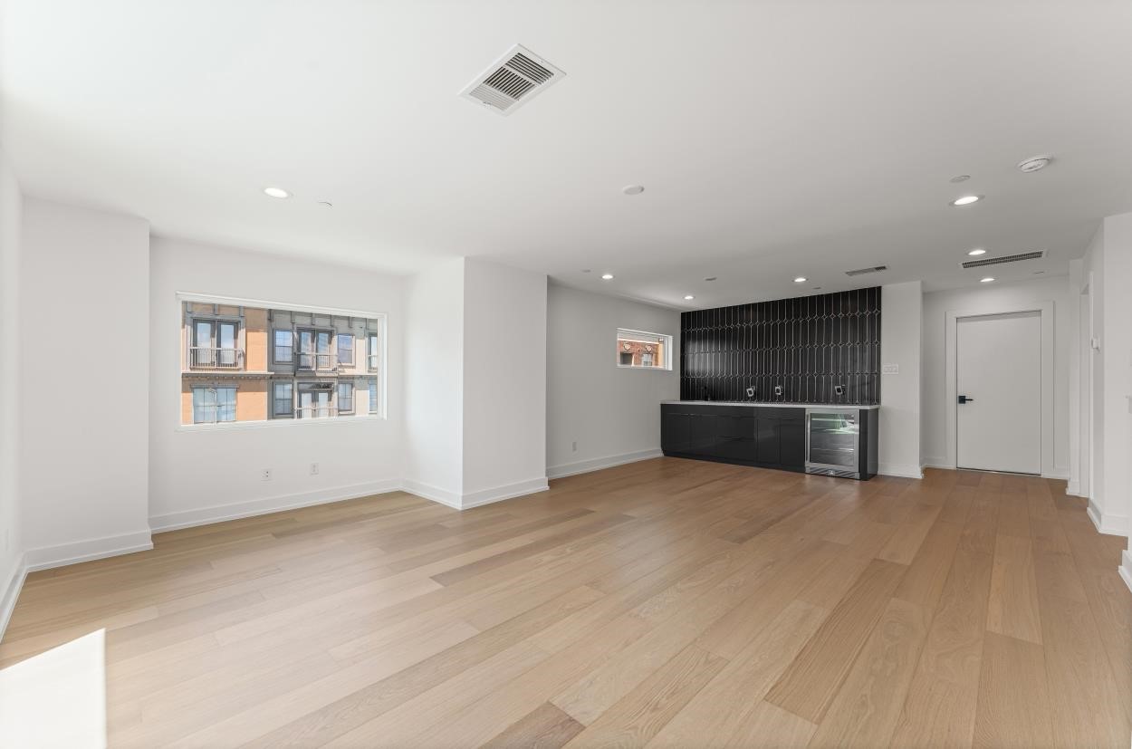 6114 Gehring Street Houston, TX 77021 - Photo 44 of 50 And a spacious 4th floor great room. With built in Bar, and Powder Room