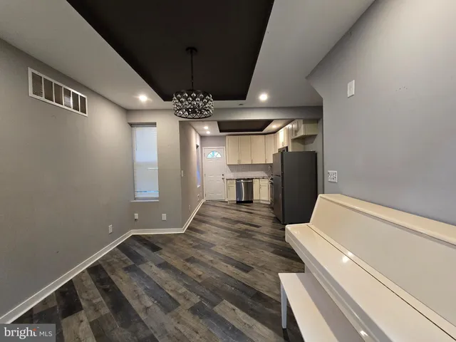 an empty room with windows and ceiling fan