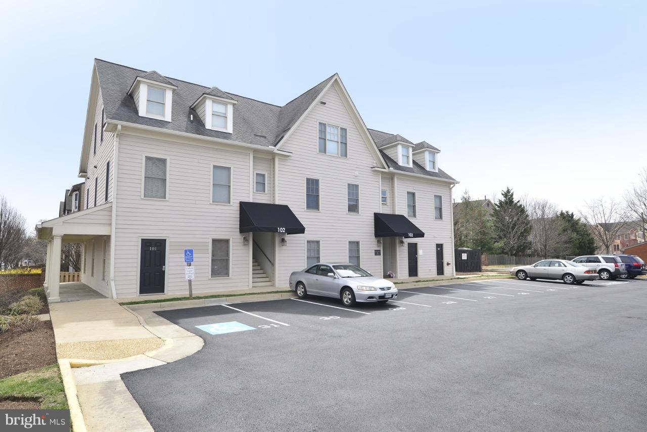 102 Dry Mill Road Southwest, Unit 203 Leesburg, VA 20175 - Photo 1 of 18 Exterior (Front)
