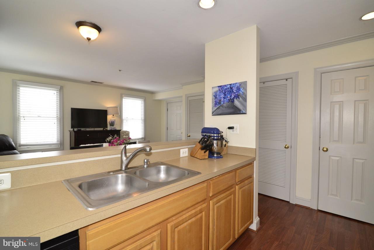 102 Dry Mill Road Southwest, Unit 203 Leesburg, VA 20175 - Photo 11 of 18 Kitchen