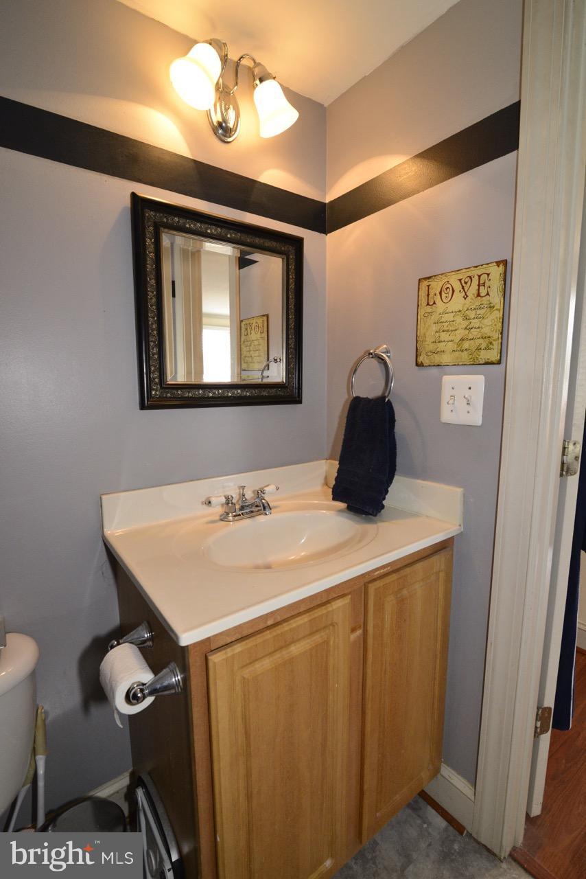 102 Dry Mill Road Southwest, Unit 203 Leesburg, VA 20175 - Photo 16 of 18 Bath