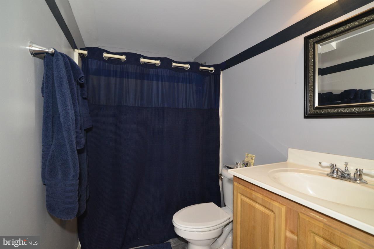 102 Dry Mill Road Southwest, Unit 203 Leesburg, VA 20175 - Photo 17 of 18 Bath