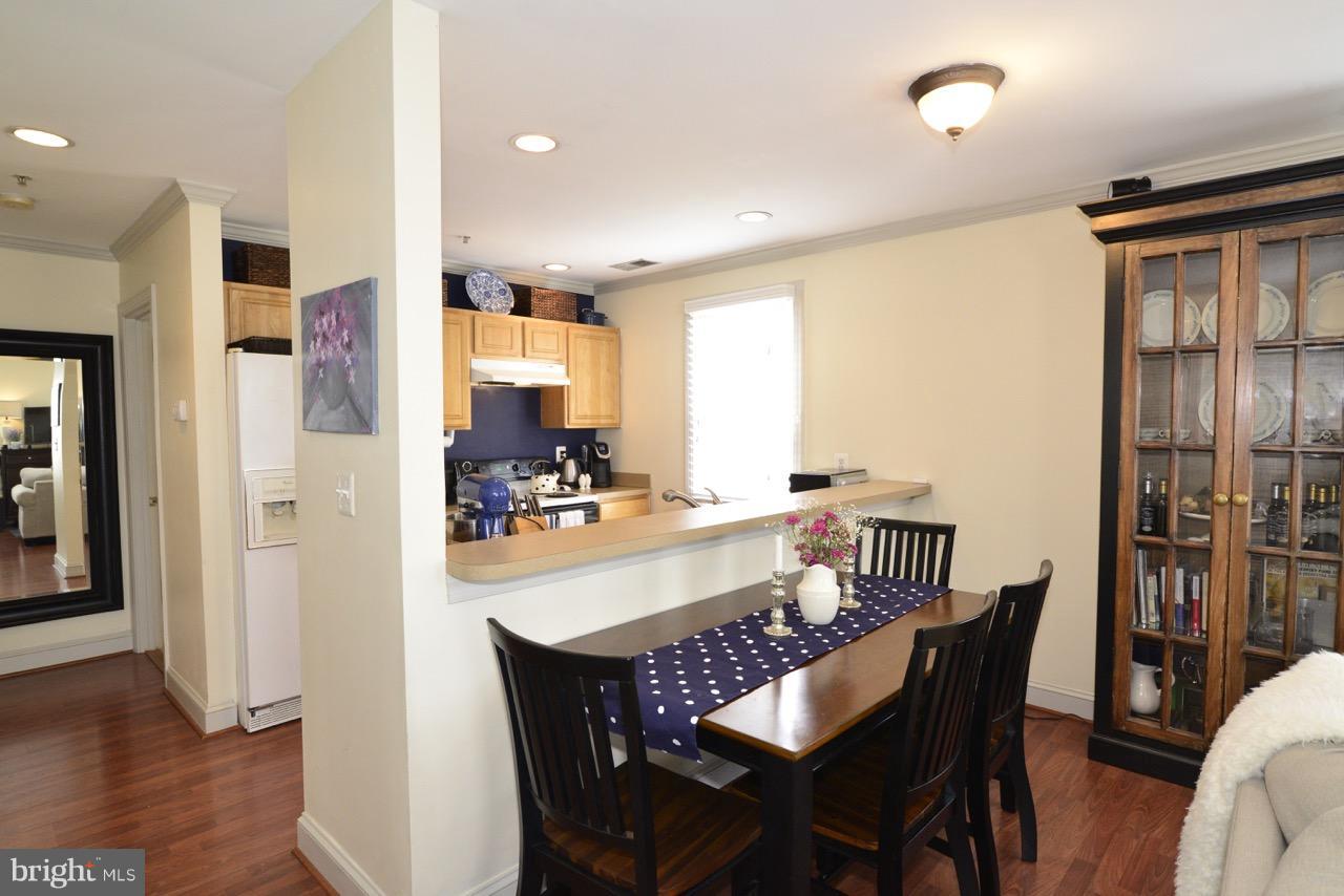 102 Dry Mill Road Southwest, Unit 203 Leesburg, VA 20175 - Photo 6 of 18 Dining Room