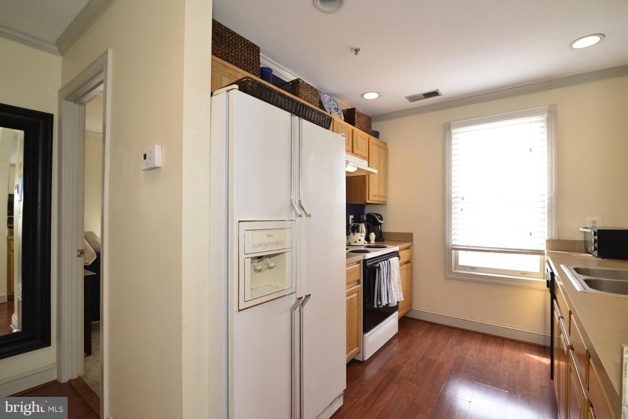 102 Dry Mill Road Southwest, Unit 203 Leesburg, VA 20175 - Photo 10 of 18 Kitchen