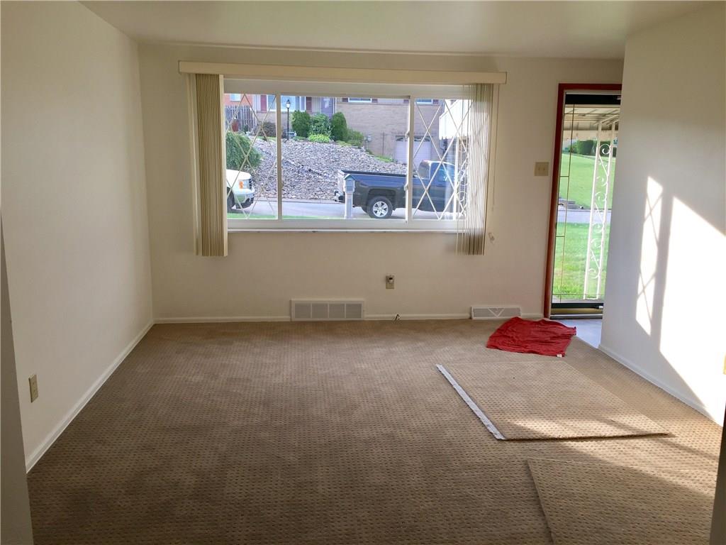 185 William Circle McKees Rocks, PA 15136 - Photo 2 of 13 Gallery Image 2