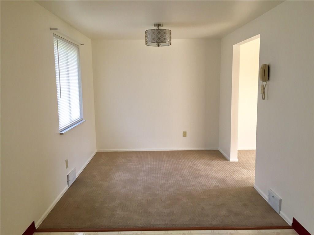 185 William Circle McKees Rocks, PA 15136 - Photo 4 of 13 Gallery Image 4