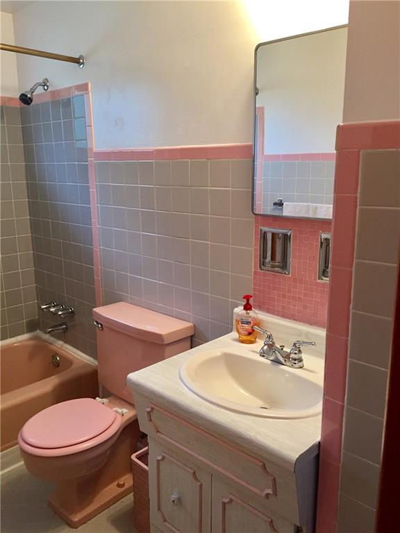 185 William Circle McKees Rocks, PA 15136 - Photo 7 of 13 Gallery Image 7
