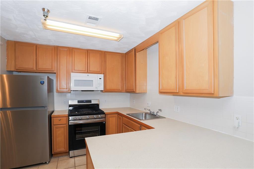 303 Brookside Way Canton, GA 30114 - Photo 4 of 14