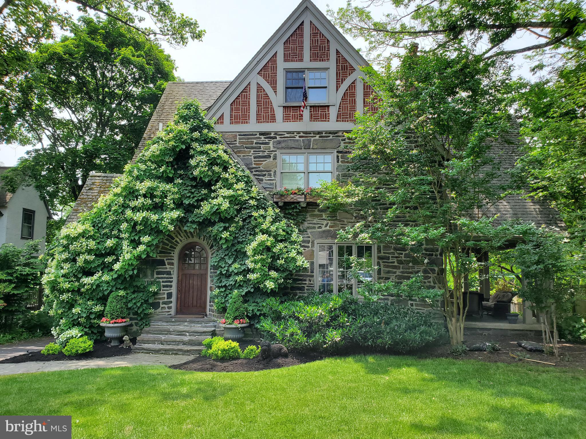 542 Hilaire Road Wayne, PA 19087 - Photo 1 of 38 Exterior Front.