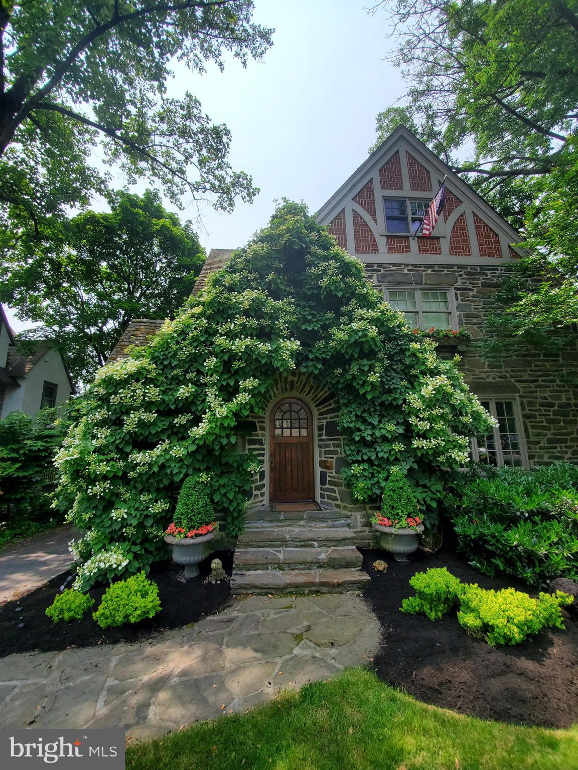 542 Hilaire Road Wayne, PA 19087 - Photo 2 of 38 Exterior Front with Climbing Hydrangea.