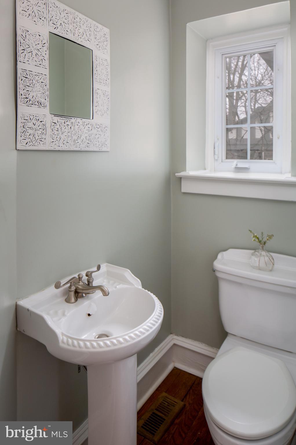 542 Hilaire Road Wayne, PA 19087 - Photo 16 of 38 Powder Room.