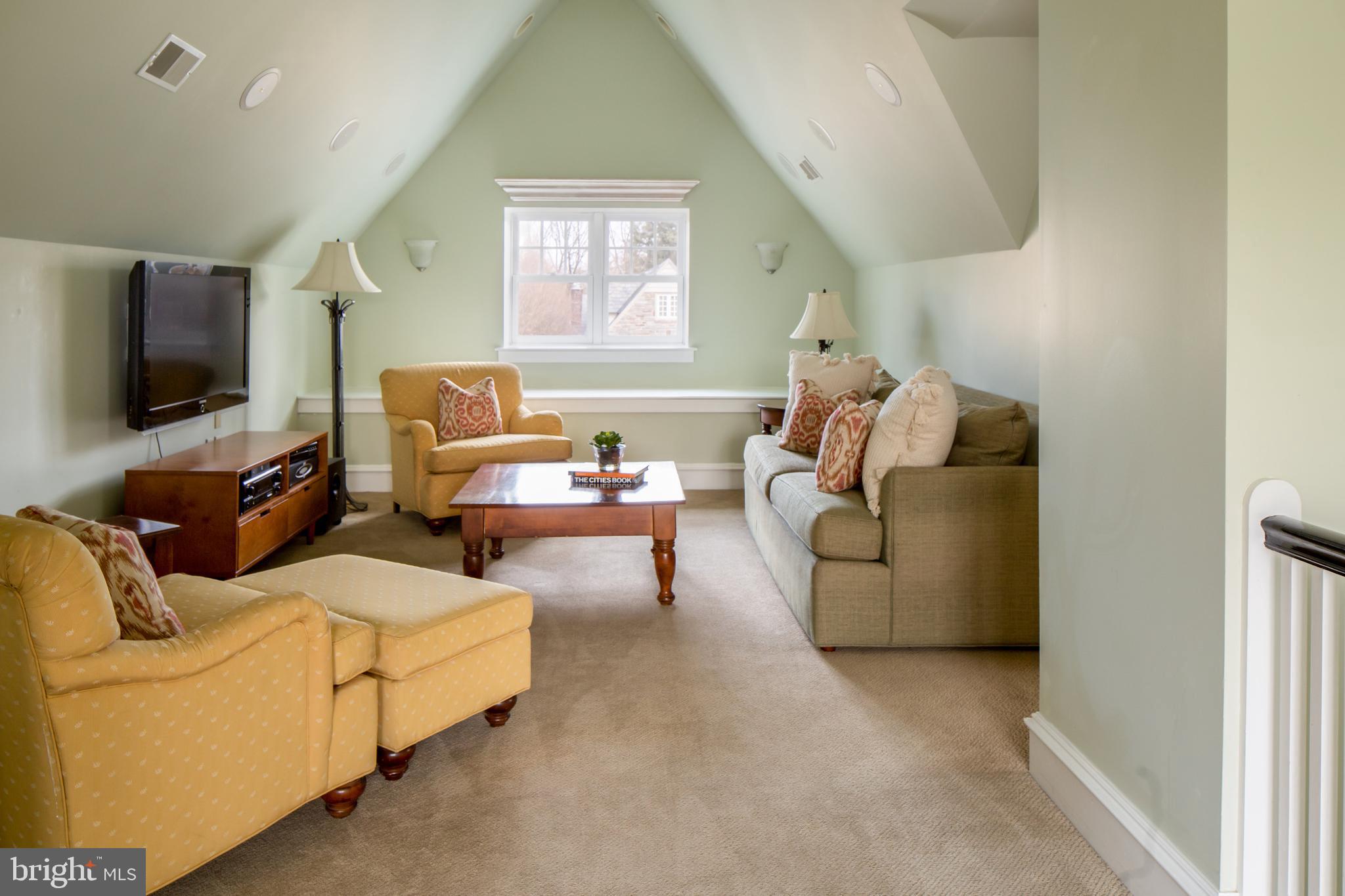 542 Hilaire Road Wayne, PA 19087 - Photo 27 of 38 Third Floor Loft.