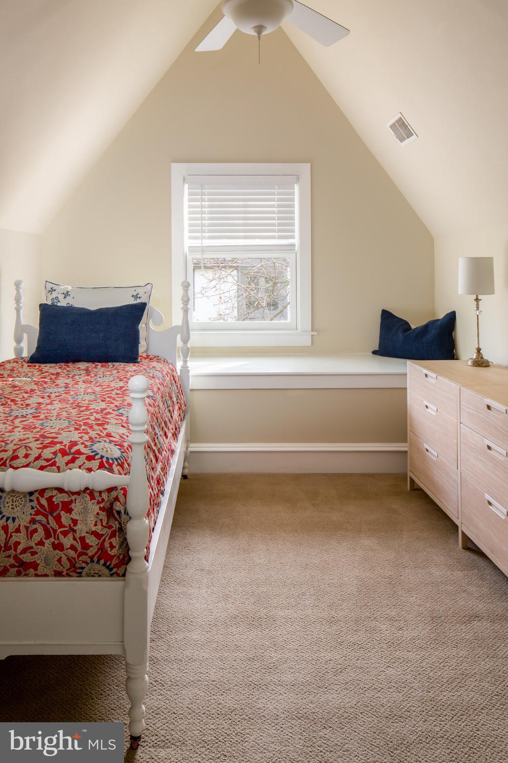 542 Hilaire Road Wayne, PA 19087 - Photo 29 of 38 Third Floor Bedroom.