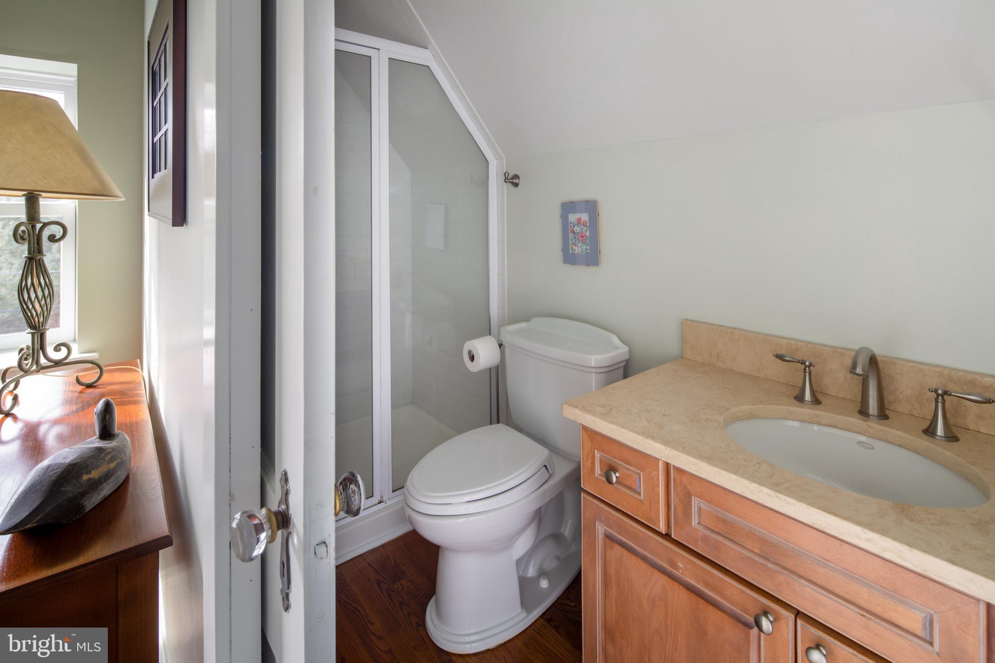 542 Hilaire Road Wayne, PA 19087 - Photo 31 of 38 Third Floor Full Bathroom.