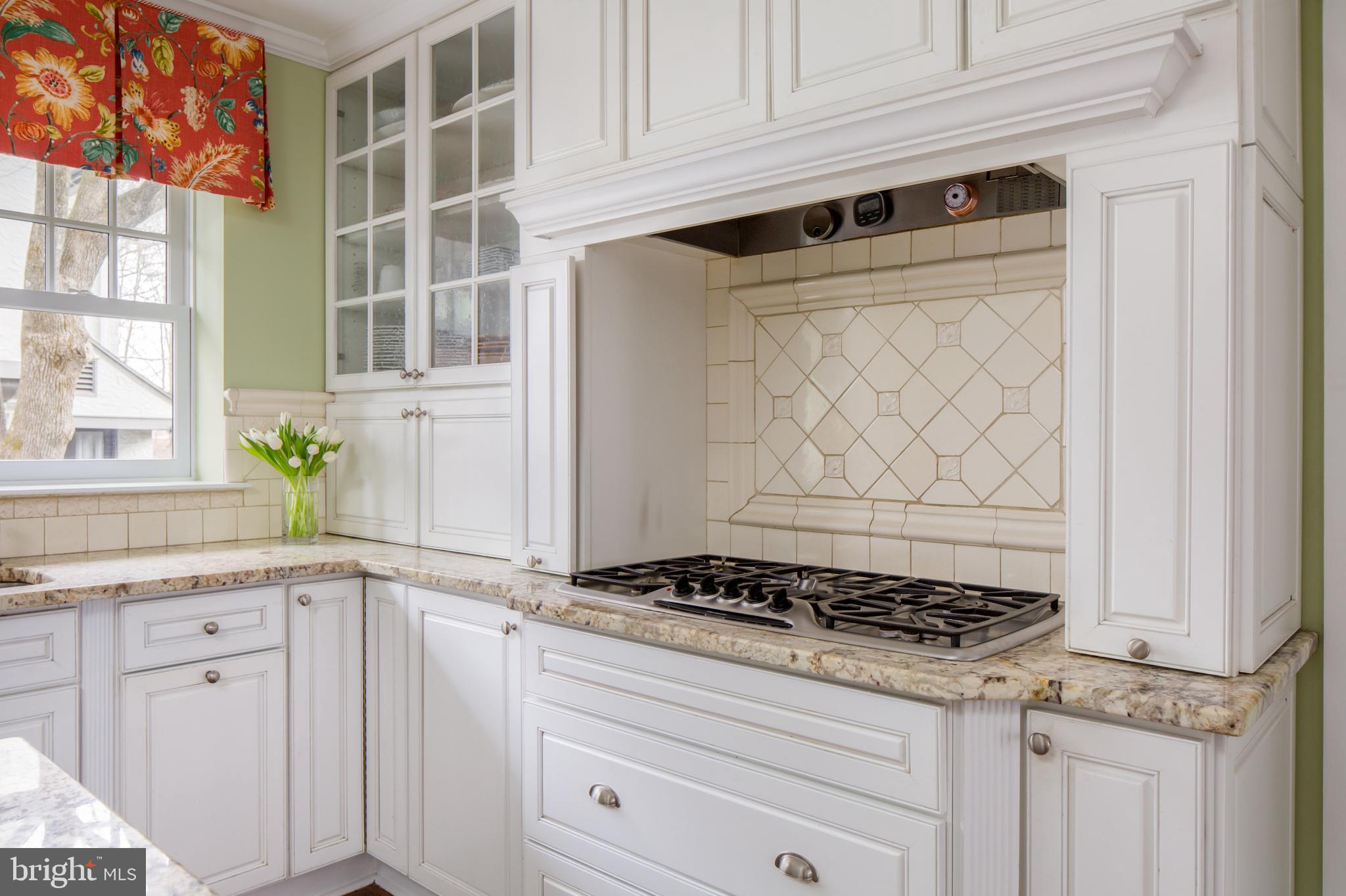 542 Hilaire Road Wayne, PA 19087 - Photo 10 of 38 Kitchen.