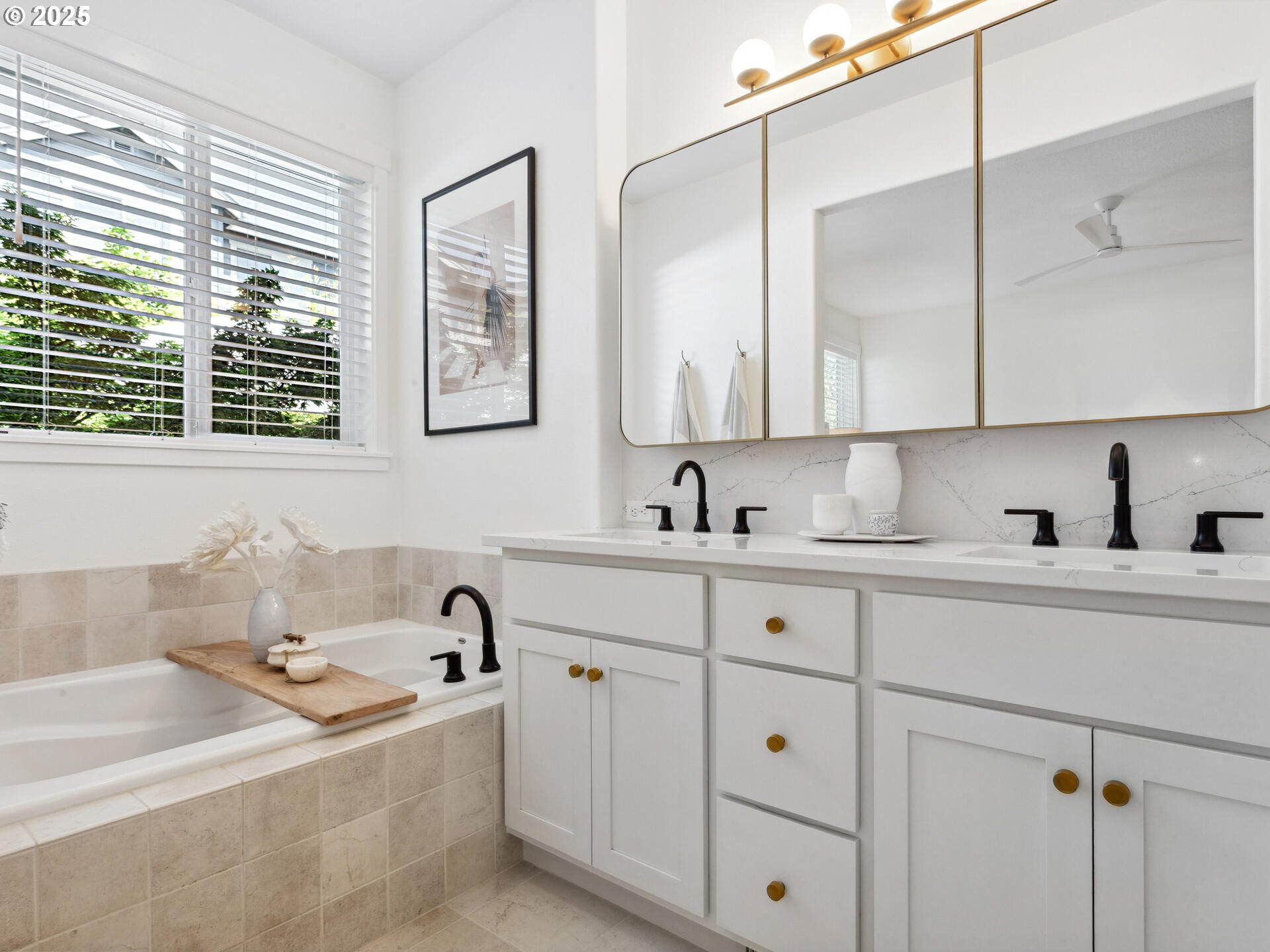 2318 South Sauk Way Ridgefield, WA 98642 - Photo 30 of 47 a bathroom with a bathtub and a sink