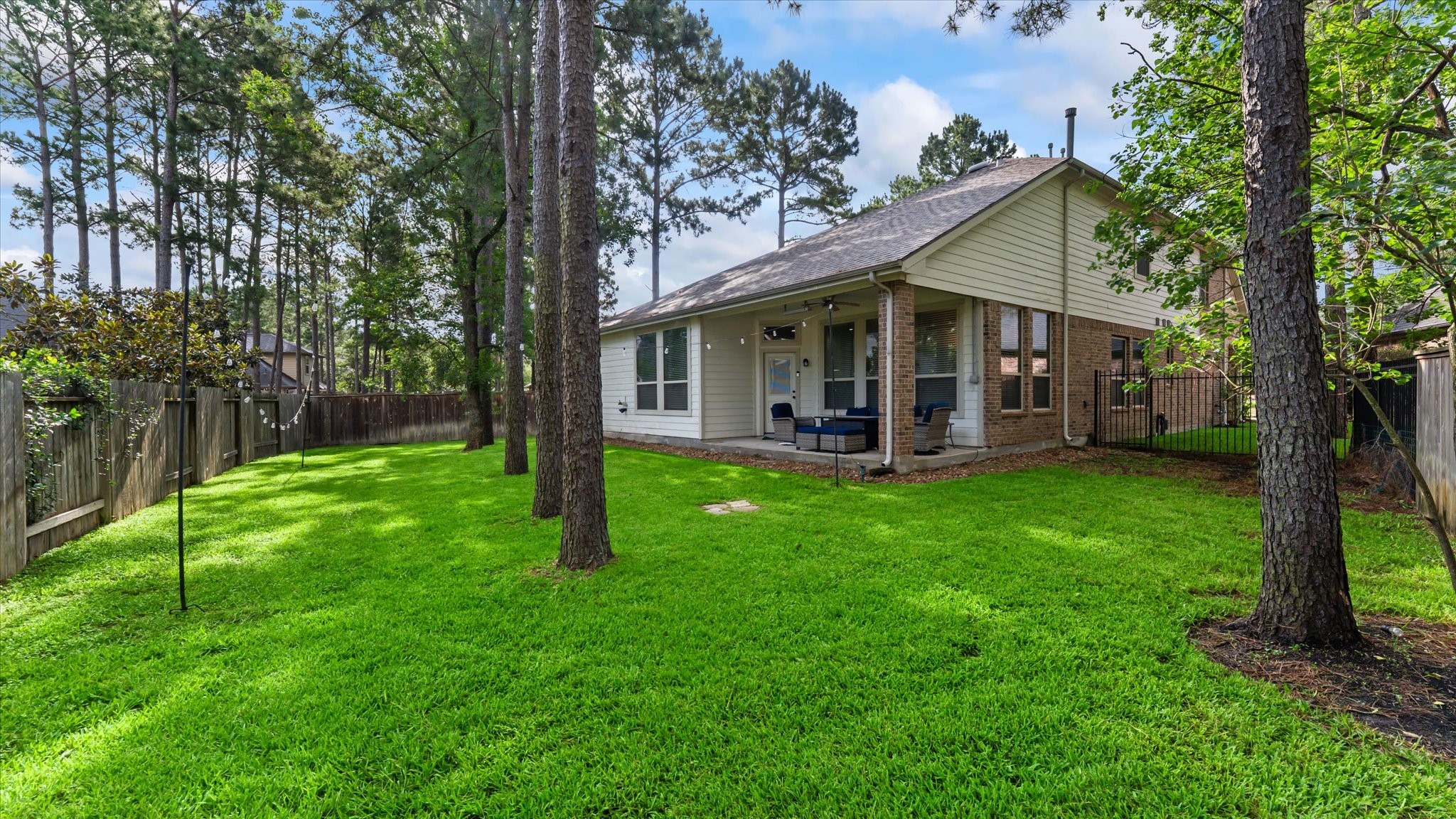 14 Painted Post Place Spring, TX 77389 - Photo 38 of 43 front view of a house with a yard
