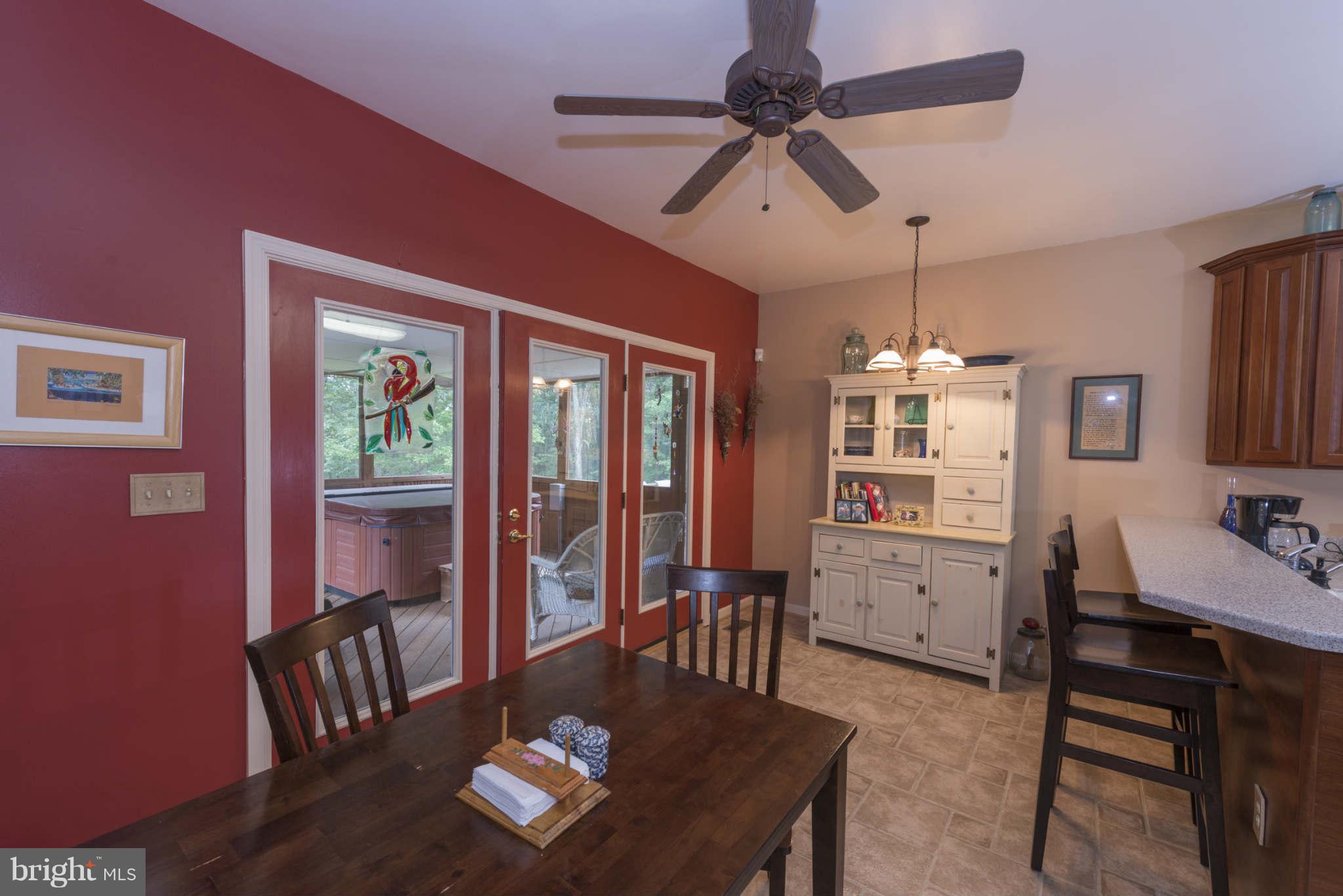 38 Rustic Ridge Road Fredericksburg, VA 22405 - Photo 6 of 27 BREAKFAST ROOM!