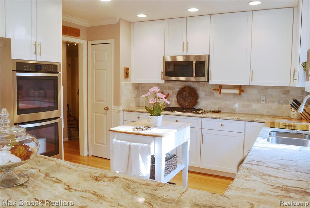 3795 Warwick Drive Rochester Hills, MI 48309 - Photo 19 of 51