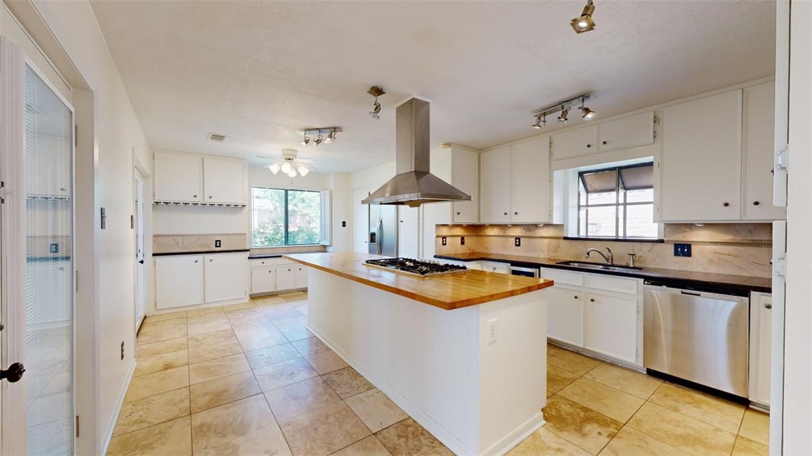 3004 Gleneagles Court Bryan, TX 77802 - Photo 7 of 38 a kitchen with stainless steel appliances granite countertop a stove and a sink