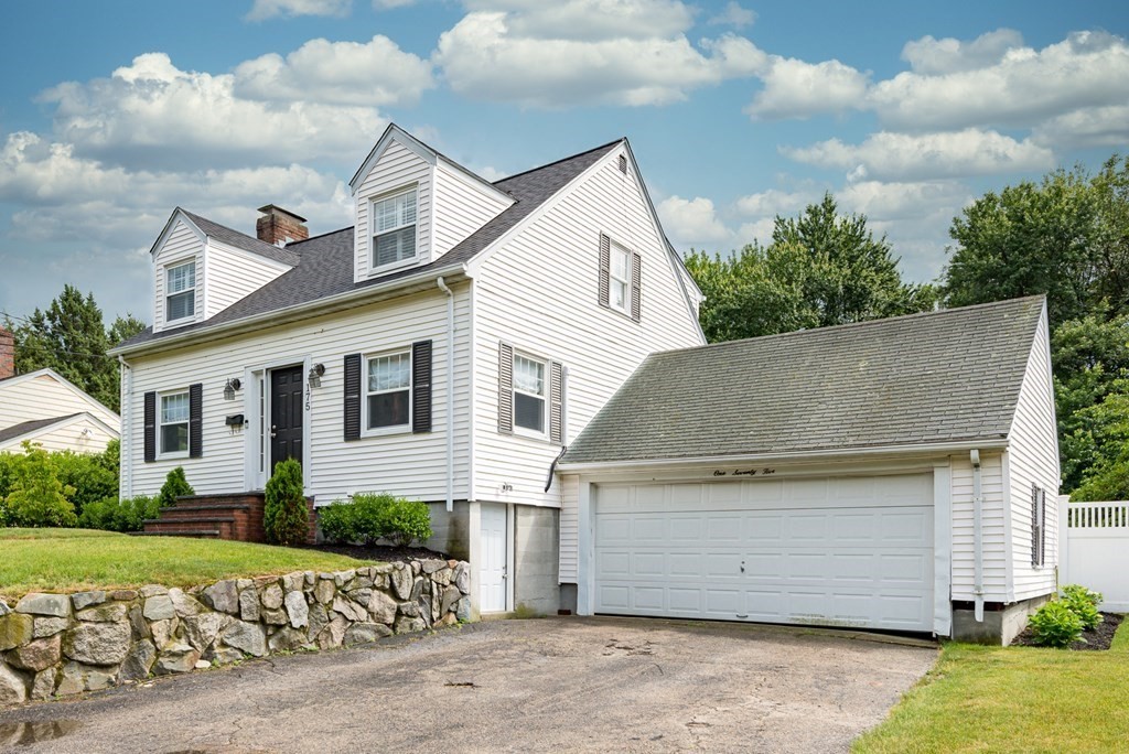 175 Vincent Road Dedham, MA 02026 - Photo 3 of 36 Gallery Image 3