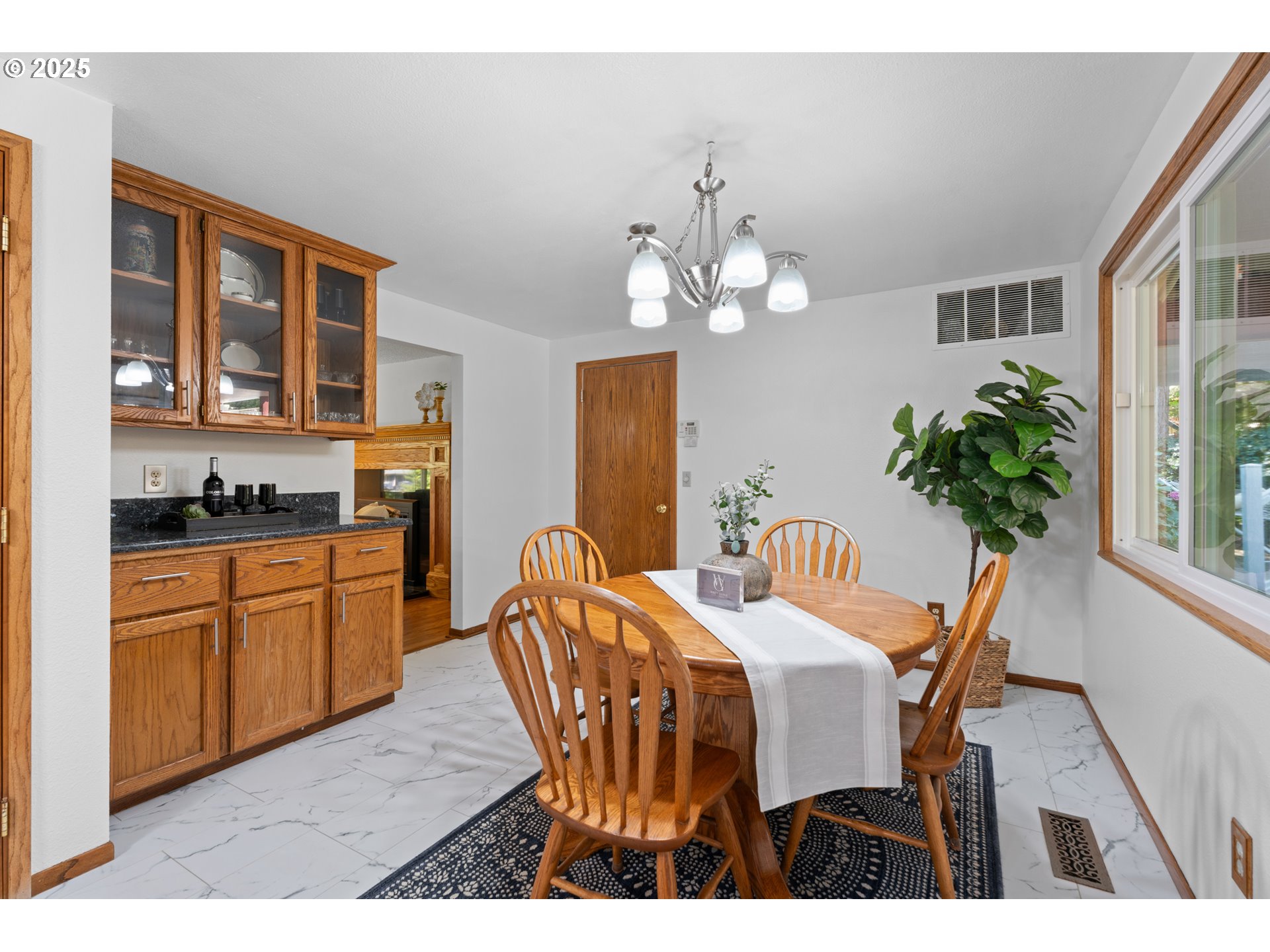 7225 Southwest Juniper Terrace Beaverton, OR 97008 - Photo 11 of 47 Dining Room