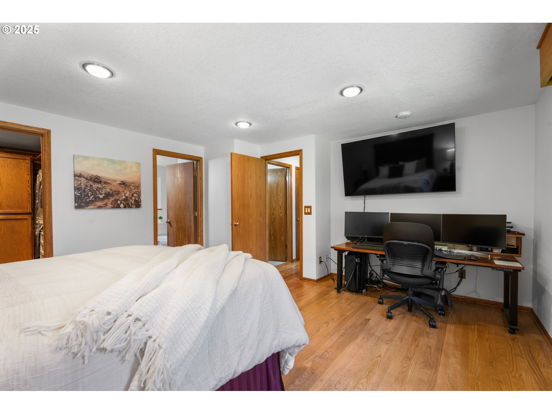 7225 Southwest Juniper Terrace Beaverton, OR 97008 - Photo 13 of 47 Primary Bedroom