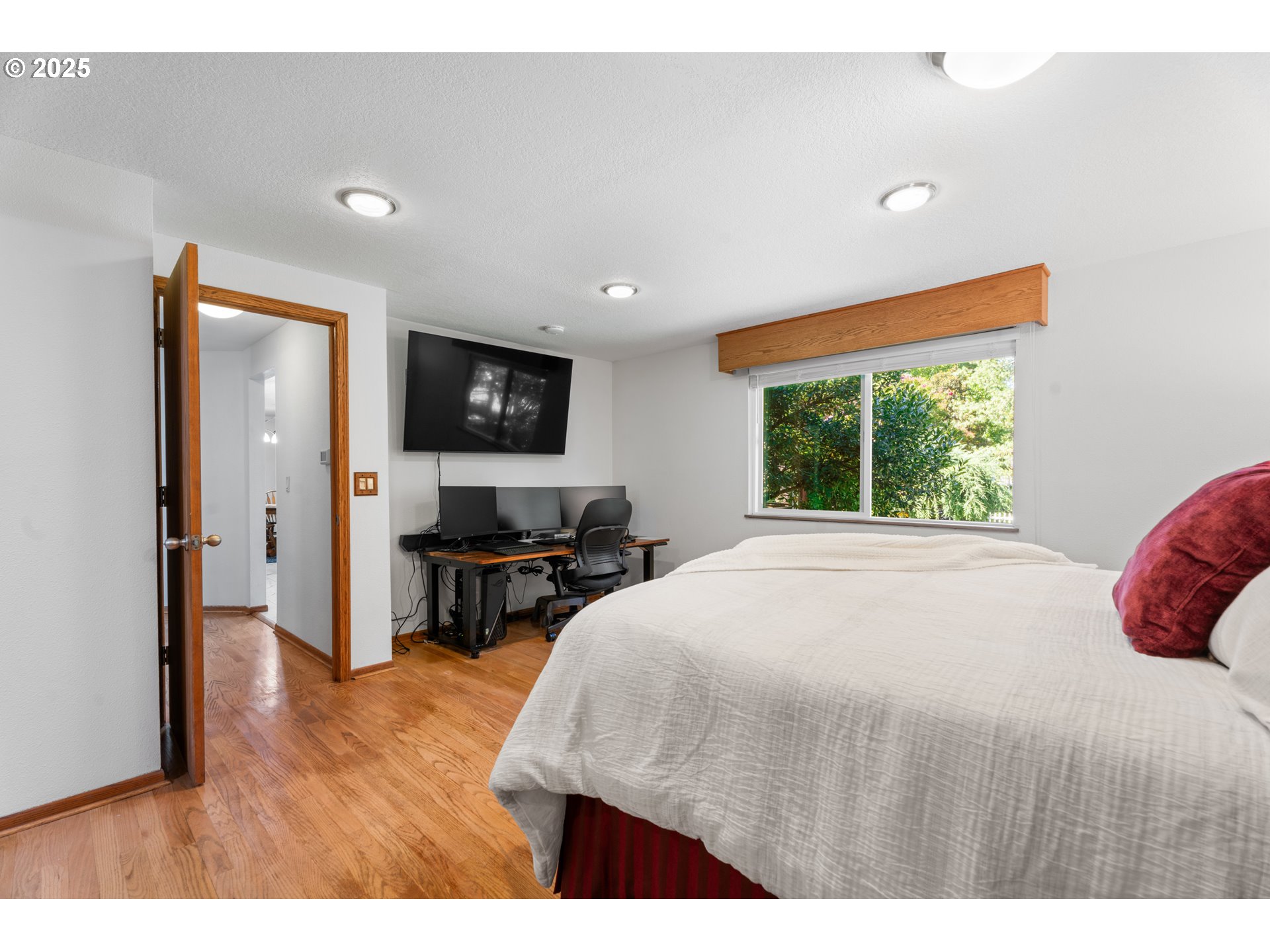 7225 Southwest Juniper Terrace Beaverton, OR 97008 - Photo 14 of 47 Primary Bedroom