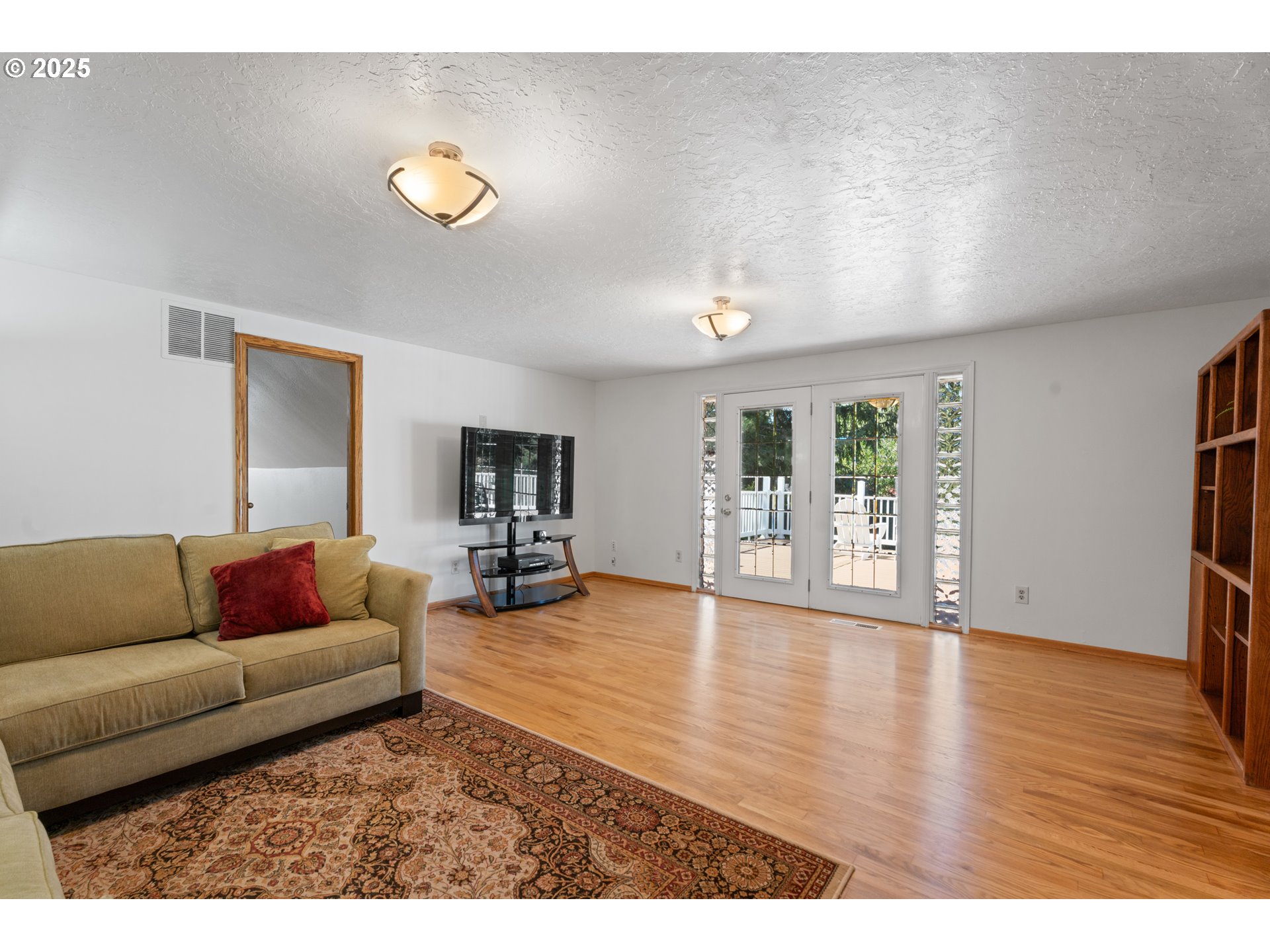 7225 Southwest Juniper Terrace Beaverton, OR 97008 - Photo 22 of 47 Family Room