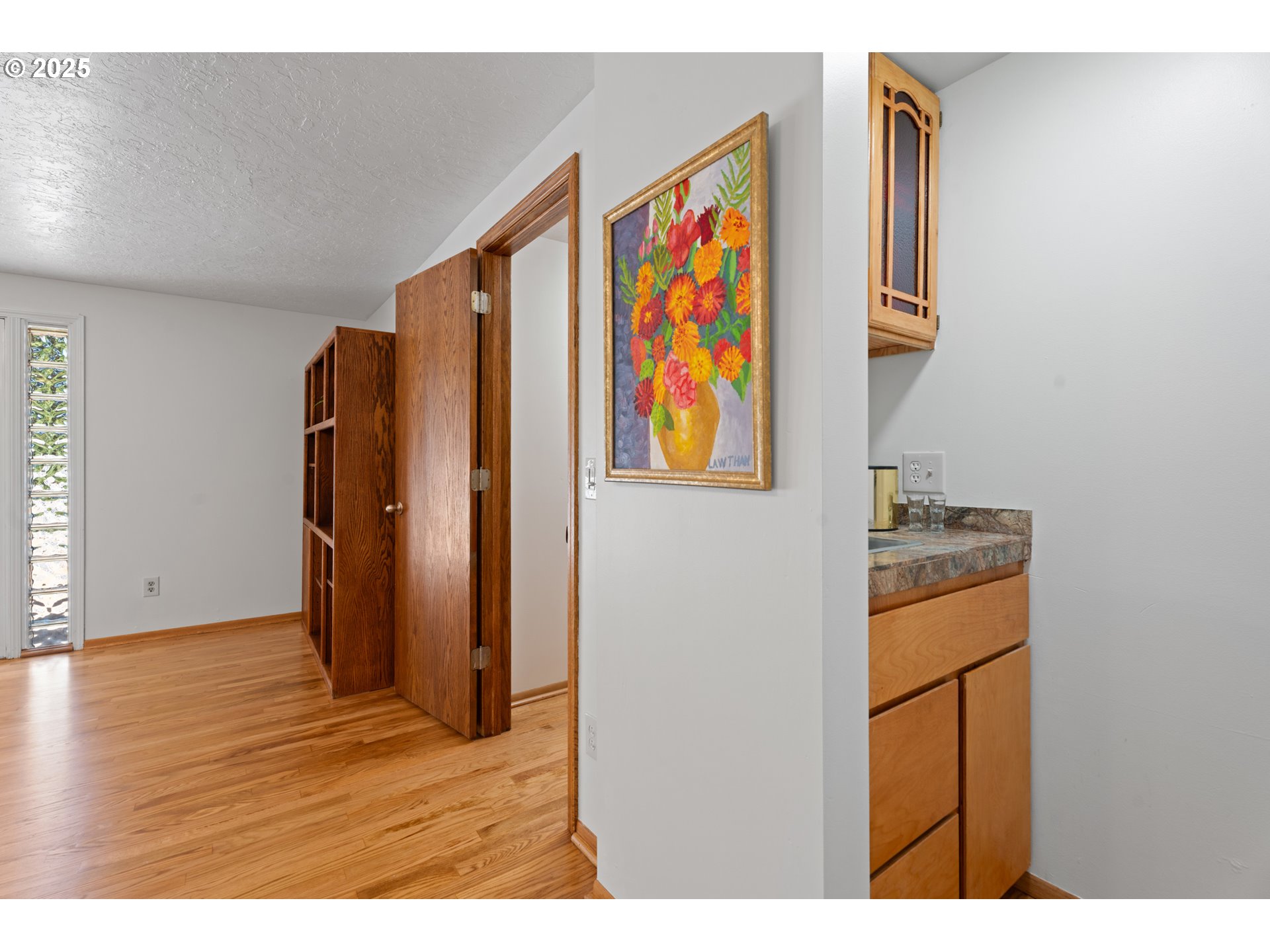 7225 Southwest Juniper Terrace Beaverton, OR 97008 - Photo 23 of 47 Wet Bar