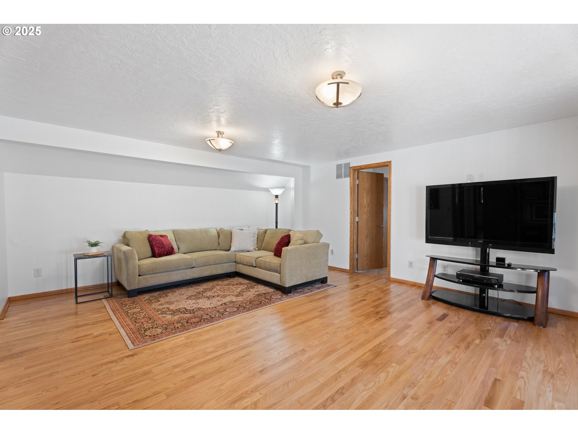 7225 Southwest Juniper Terrace Beaverton, OR 97008 - Photo 25 of 47 Family Room
