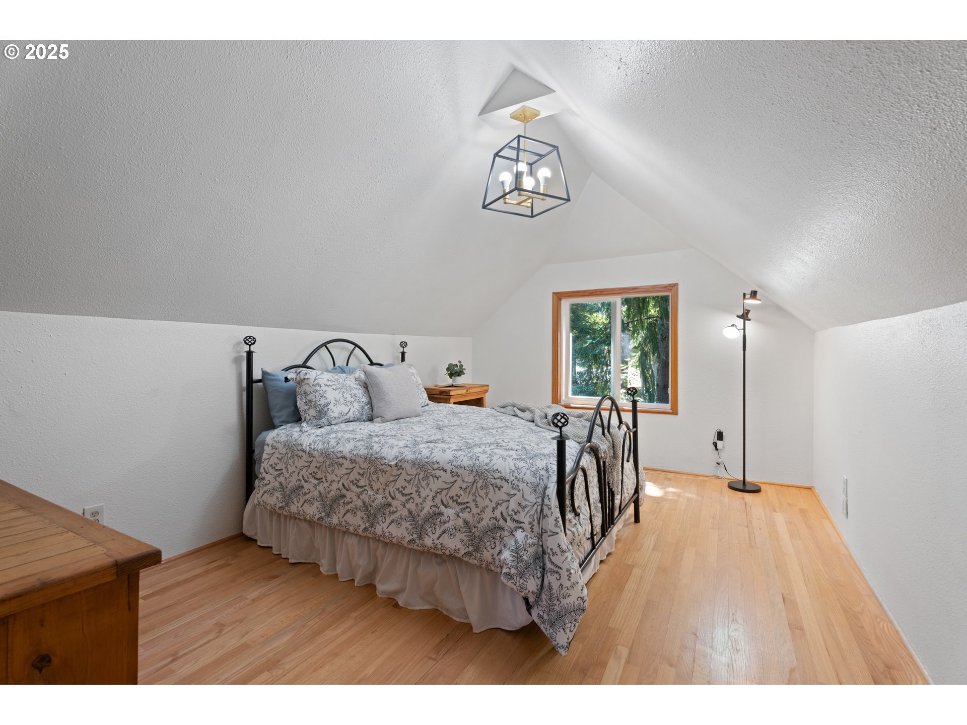 7225 Southwest Juniper Terrace Beaverton, OR 97008 - Photo 28 of 47 Bedroom