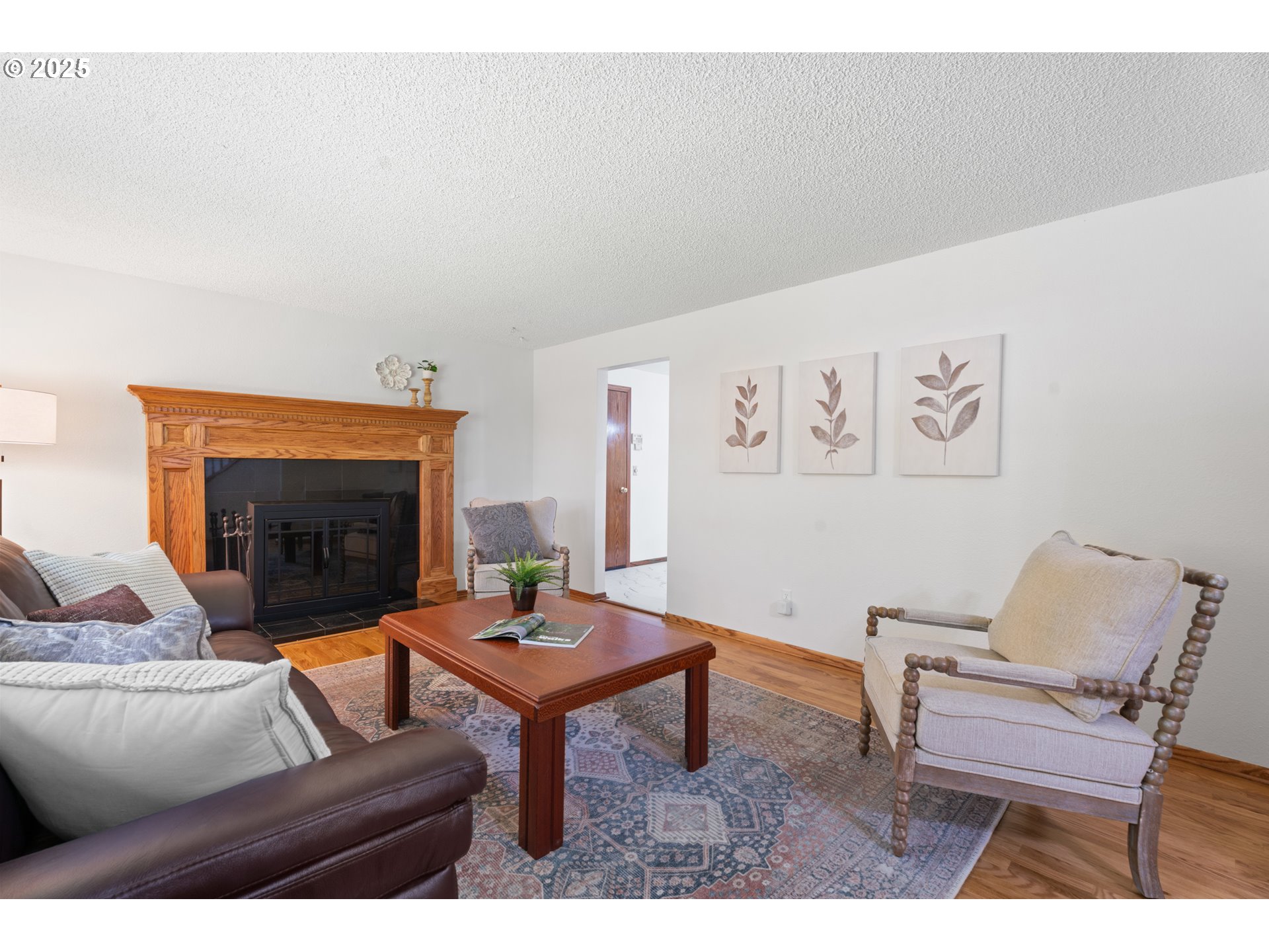 7225 Southwest Juniper Terrace Beaverton, OR 97008 - Photo 3 of 47 Living Room