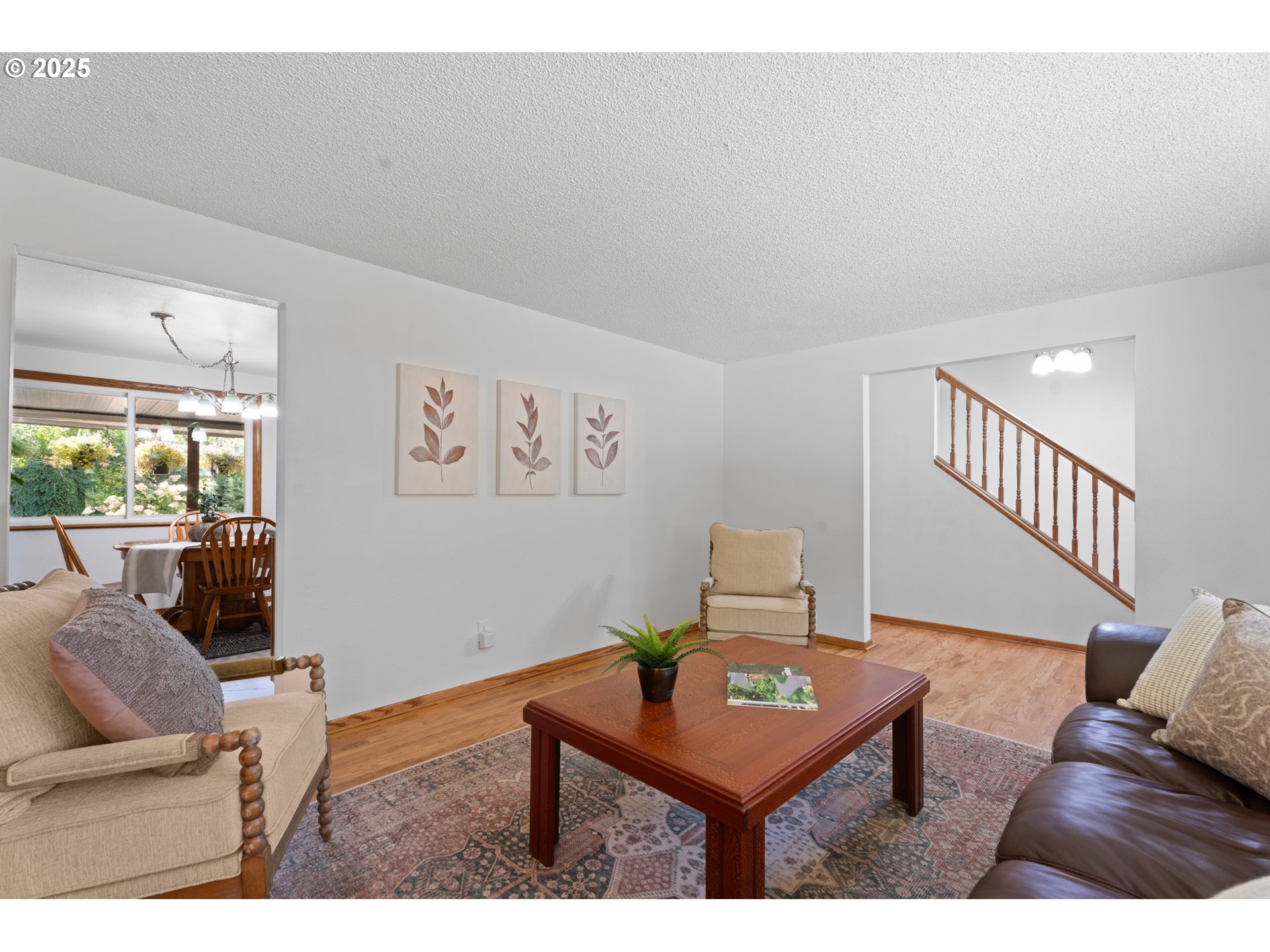 7225 Southwest Juniper Terrace Beaverton, OR 97008 - Photo 4 of 47 Living Room