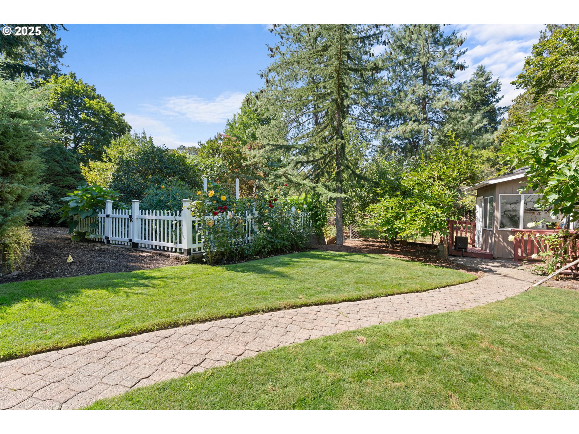 7225 Southwest Juniper Terrace Beaverton, OR 97008 - Photo 41 of 47 Yard