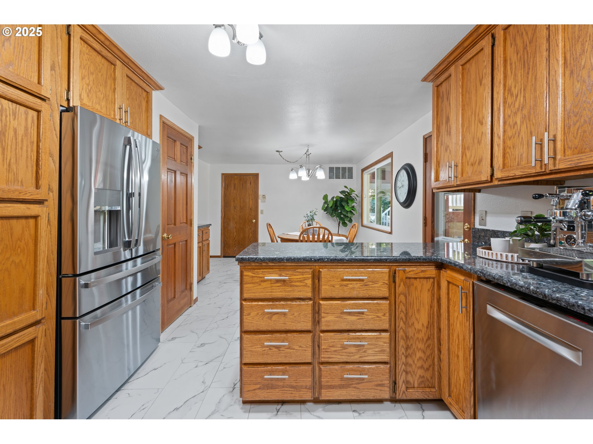 7225 Southwest Juniper Terrace Beaverton, OR 97008 - Photo 7 of 47 Kitchen