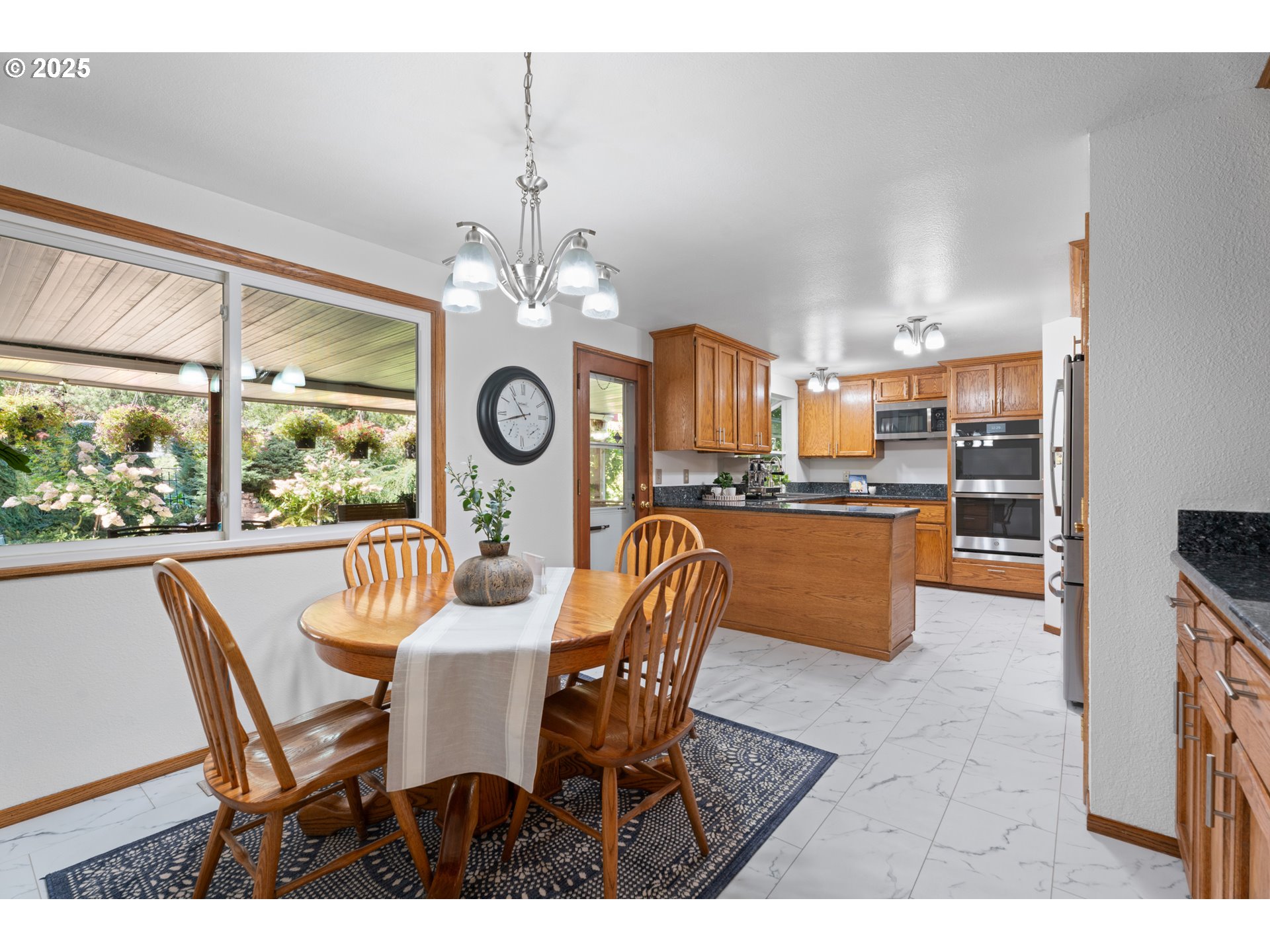 7225 Southwest Juniper Terrace Beaverton, OR 97008 - Photo 10 of 47 Dining Room