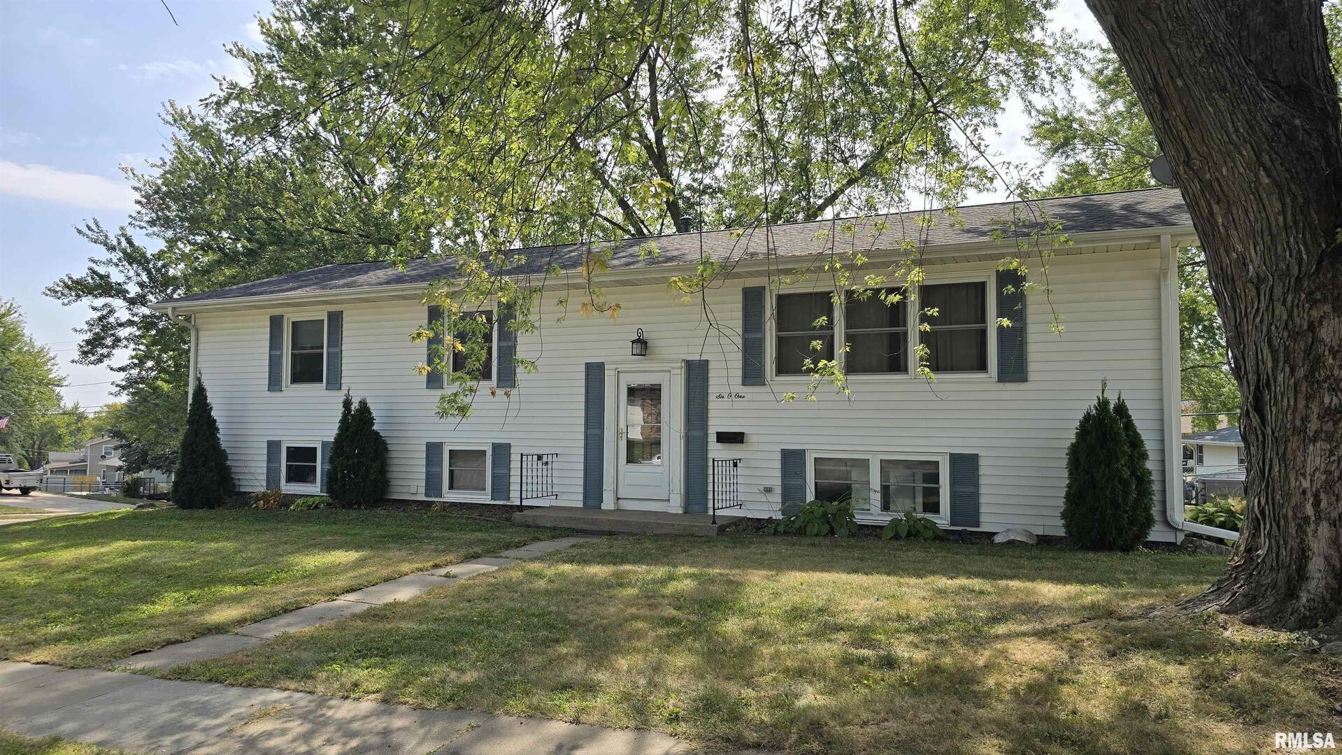 601 Scenic Drive Clinton, IA 52732 - Photo 1 of 16 a view of a house with a yard