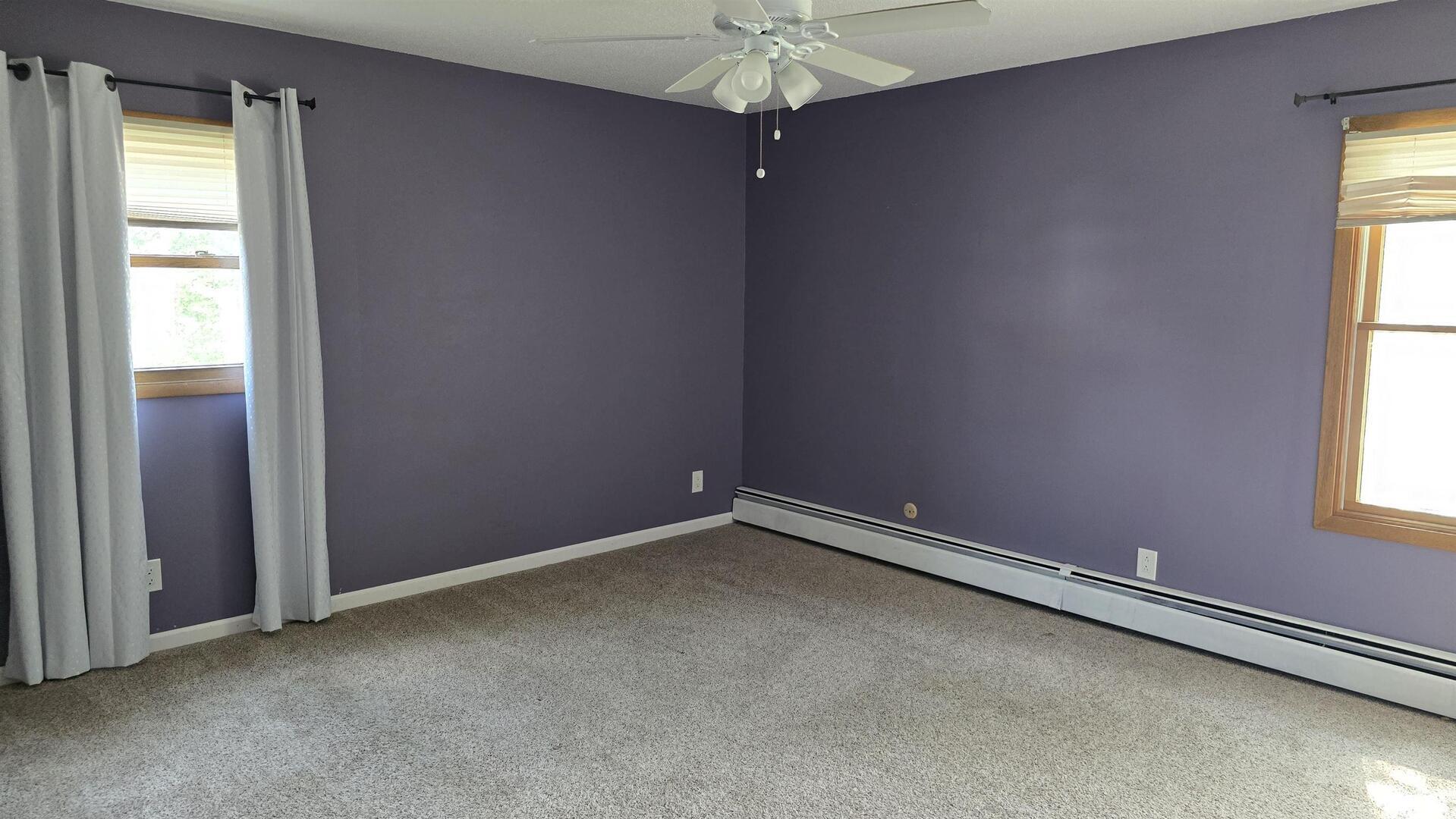 601 Scenic Drive Clinton, IA 52732 - Photo 9 of 16 an empty room with a window