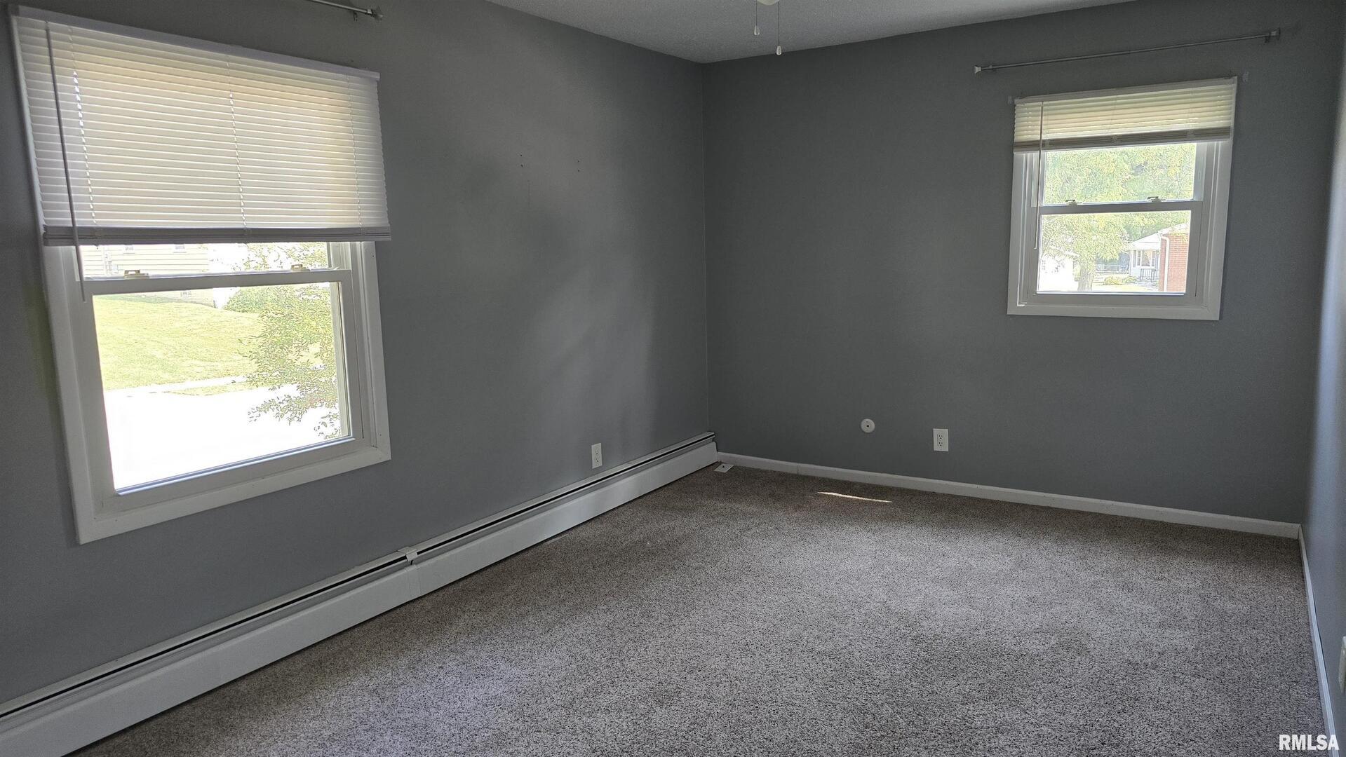 601 Scenic Drive Clinton, IA 52732 - Photo 10 of 16 an empty room with a window