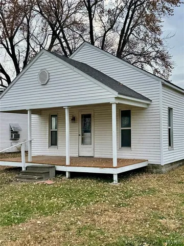 $130,000 | 213 State Street, La Belle, MO 63447