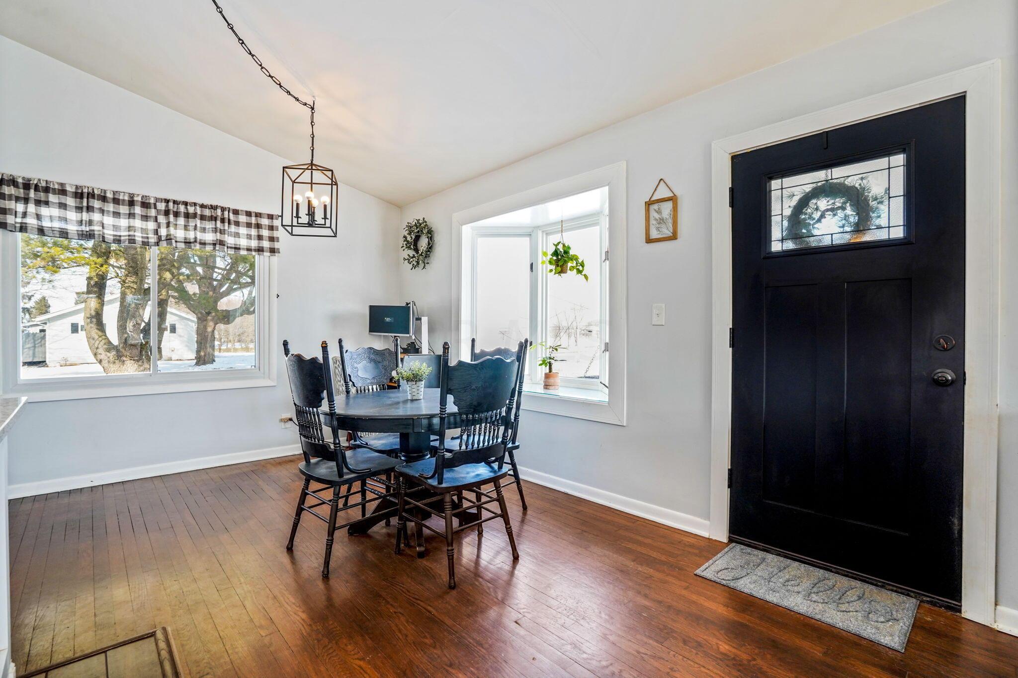 8661 Croton Road Johnstown, OH 43031 - Photo 3 of 23 Abundance of natural sunlight