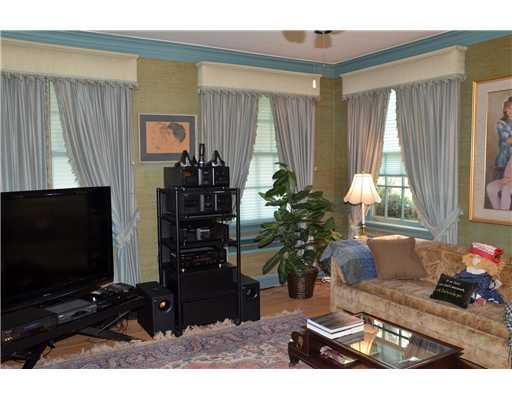 1229 Washington Road Mt. Lebanon, PA 15228 - Photo 7 of 18 Family Room.