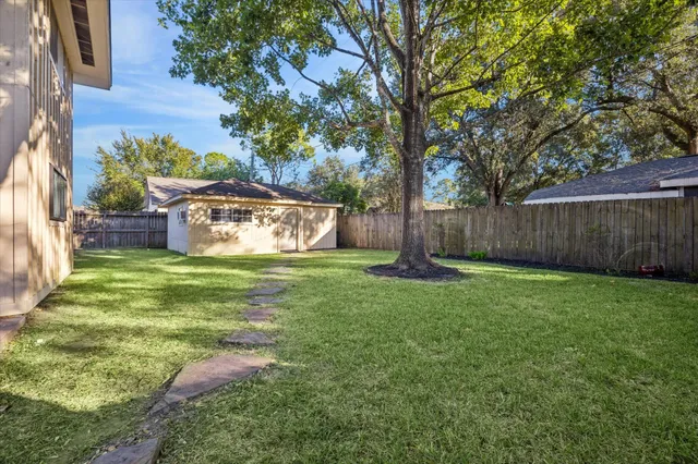 $435,000 | 5827 Burlinghall Drive, Houston, TX 77035