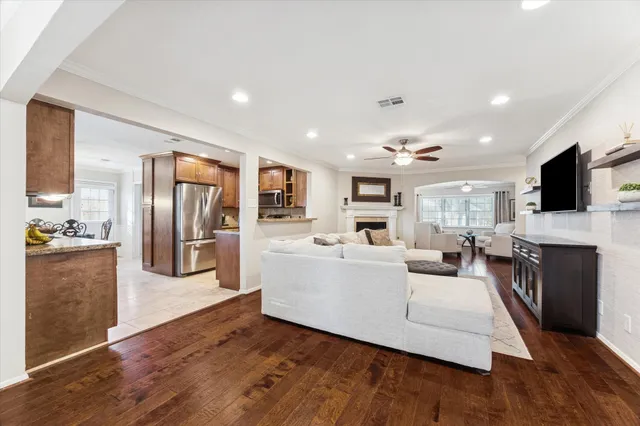 $435,000 | 5827 Burlinghall Drive, Houston, TX 77035