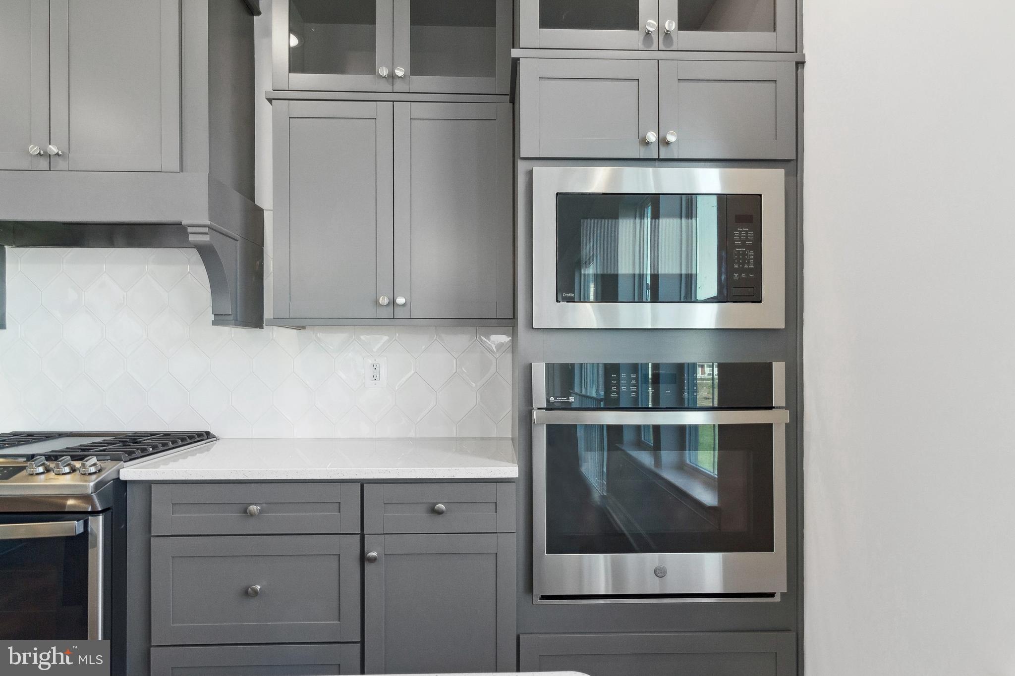 128 Patterson Court Middletown, DE 19709 - Photo 9 of 31 a kitchen with granite countertop white cabinets and white appliances