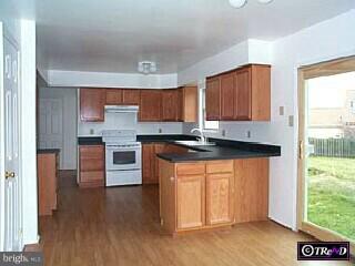 816 Cliff Road Bensalem, PA 19020 - Photo 4 of 6 Gallery Image 4