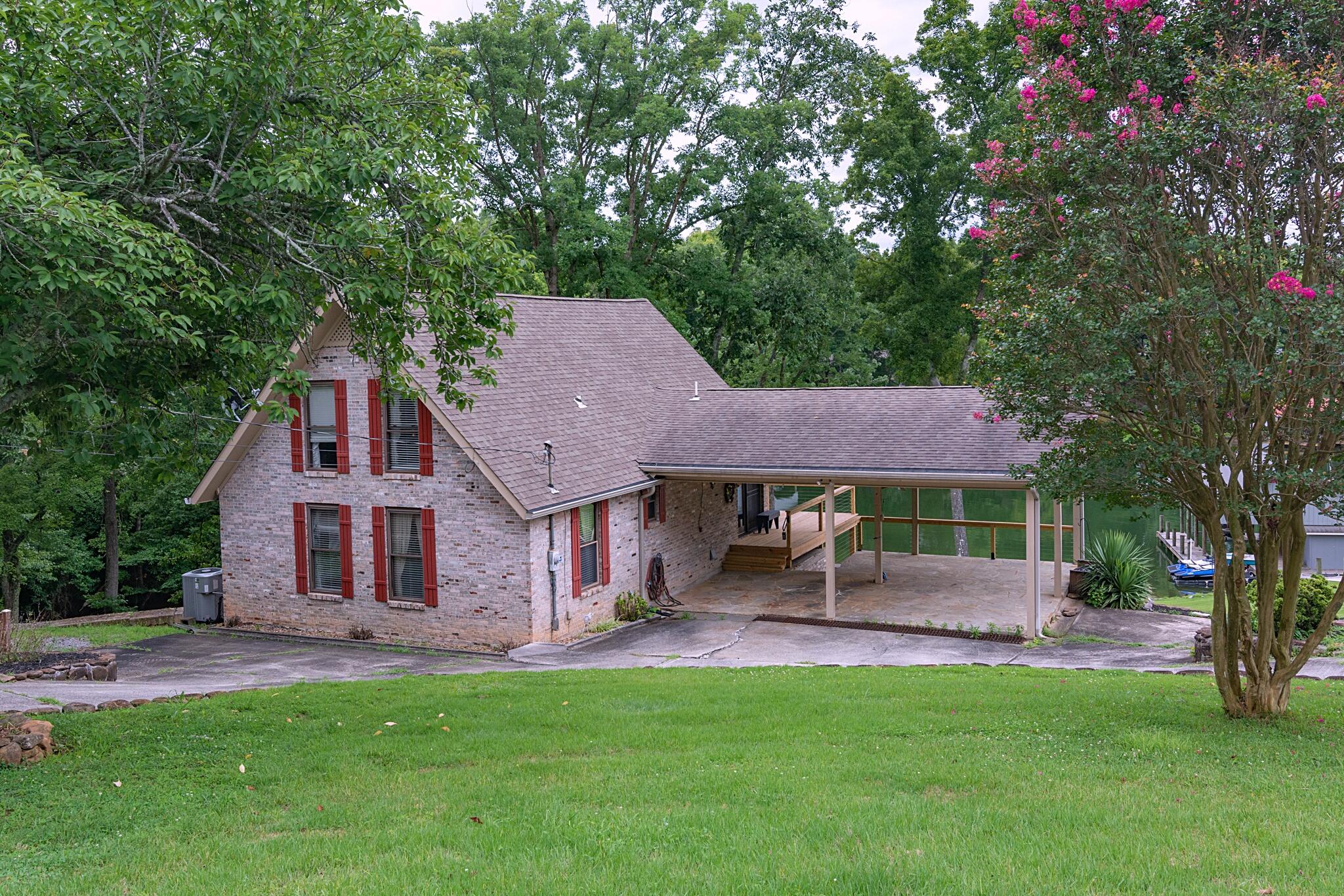 165 Lakeshore Court Spring City, TN 37381 - Photo 2 of 52 165LakeshoreCourt-2