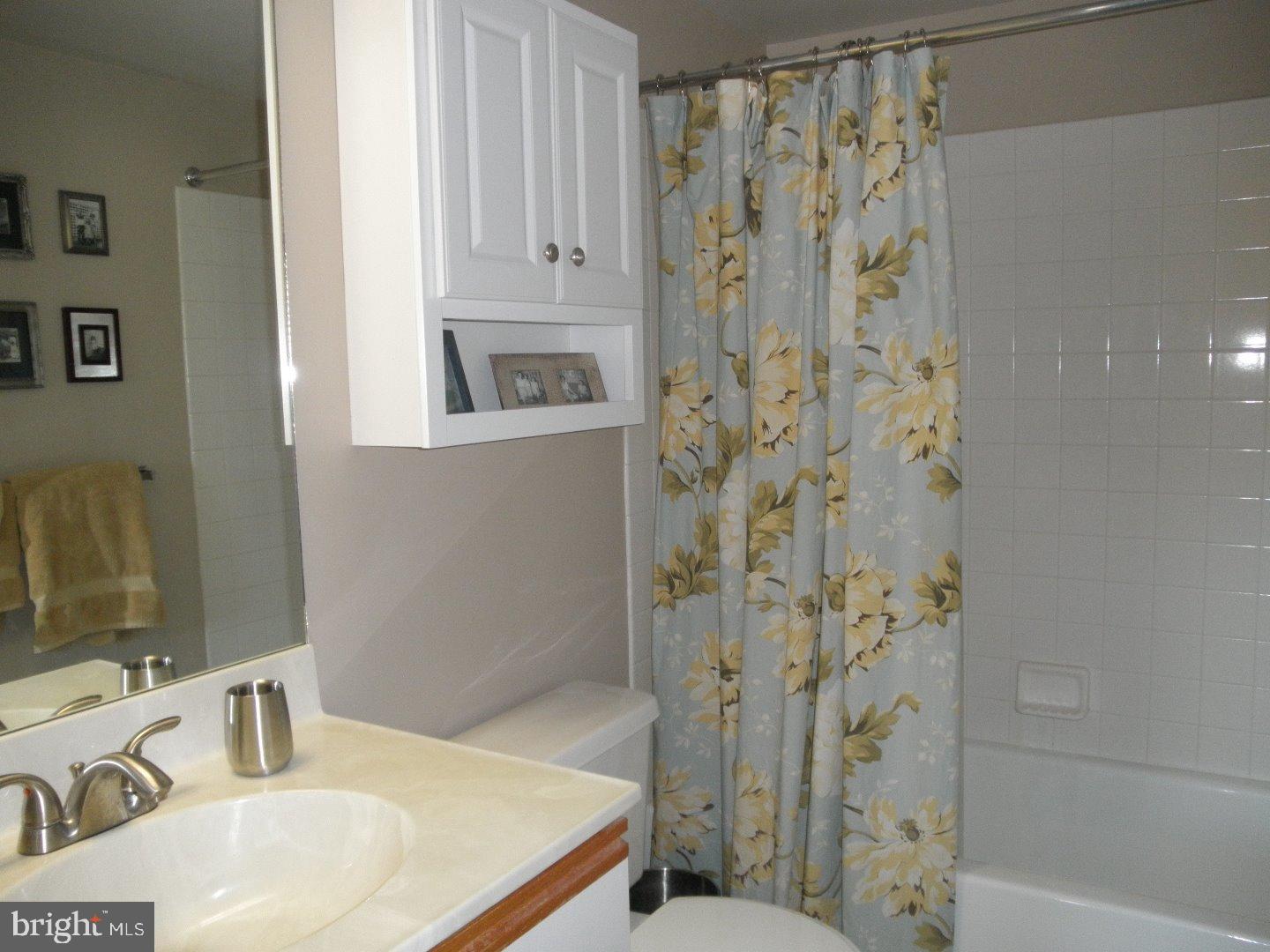 104 Woodside Road, Unit C206 Haverford, PA 19041 - Photo 16 of 24 Bathroom