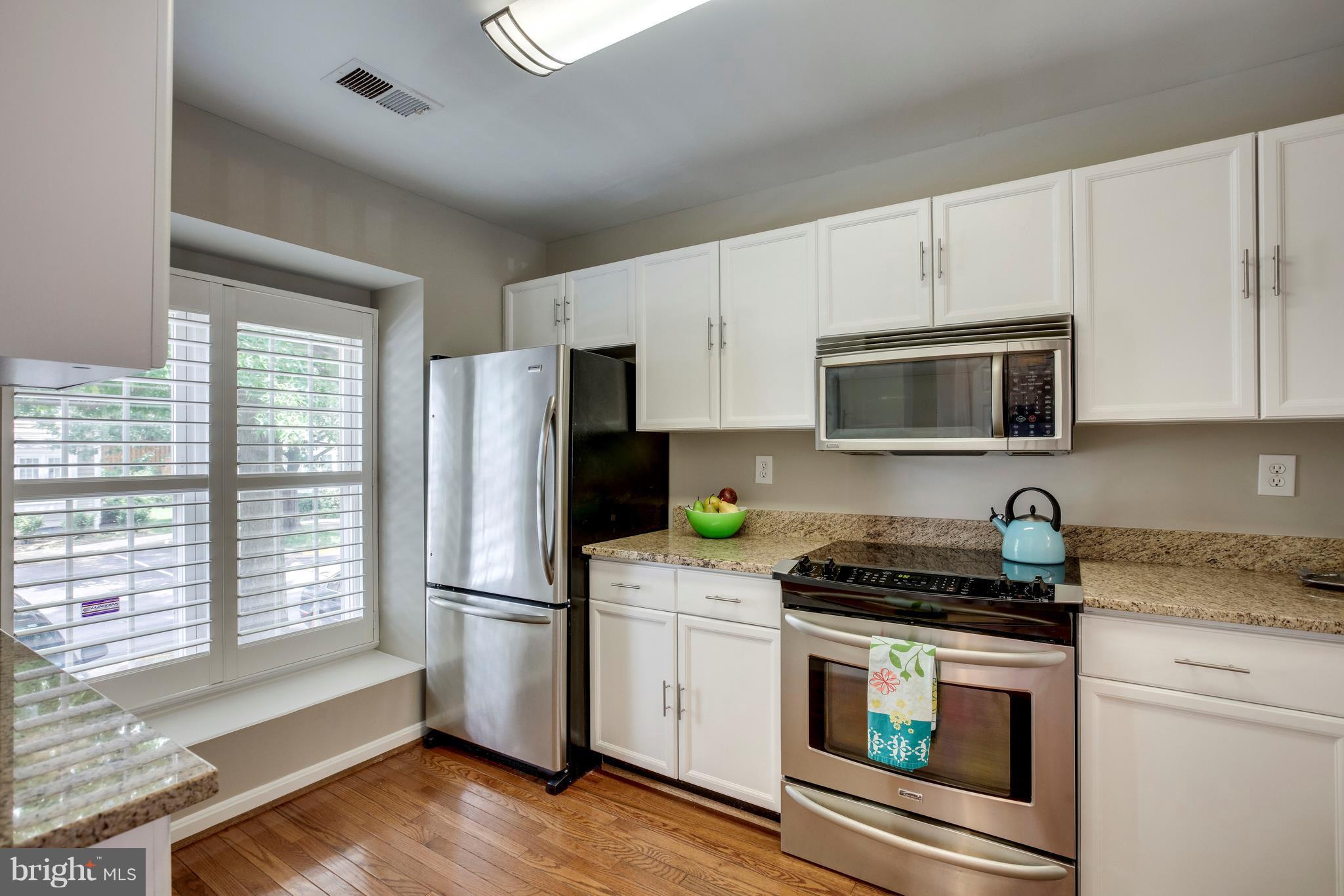 3900 9th Road South Arlington, VA 22204 - Photo 5 of 24 Lots of light in open kitchen